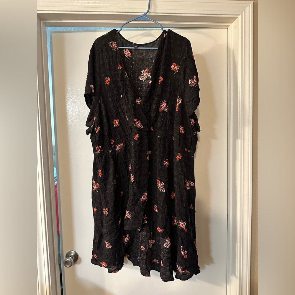 Torrid black asymmetrical shirt. Size 6 EUC